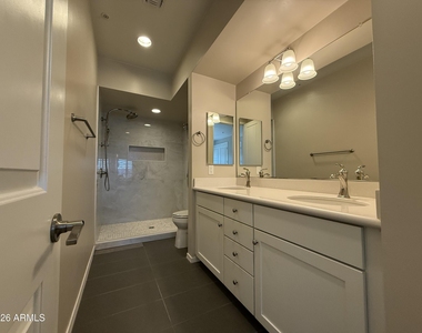 421 W 6th Street - Photo Thumbnail 14