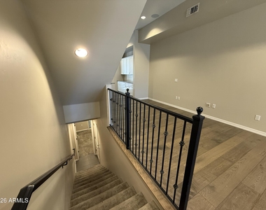 421 W 6th Street - Photo Thumbnail 20