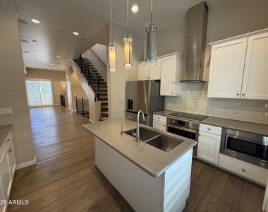 421 W 6th Street - Photo Thumbnail 7