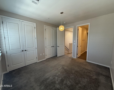 421 W 6th Street - Photo Thumbnail 12