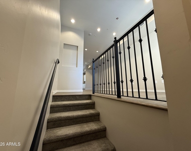 421 W 6th Street - Photo Thumbnail 2