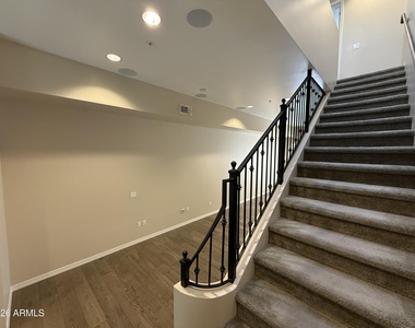 421 W 6th Street - Photo Thumbnail 9