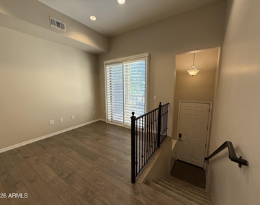 421 W 6th Street - Photo Thumbnail 3
