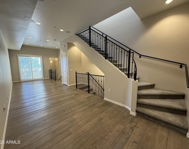 421 W 6th Street - Photo Thumbnail 5