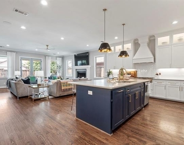 6011 Goodwin Avenue - Photo Thumbnail 7