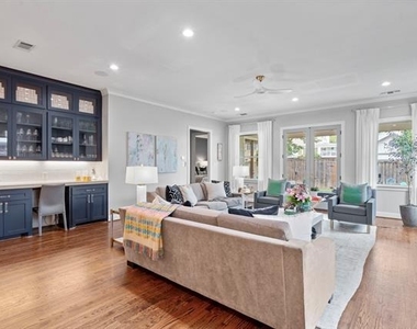 6011 Goodwin Avenue - Photo Thumbnail 6