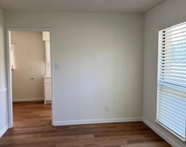 522 Woodhurst Drive - Photo Thumbnail 2