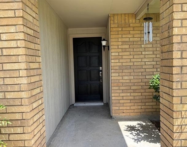 522 Woodhurst Drive - Photo Thumbnail 1