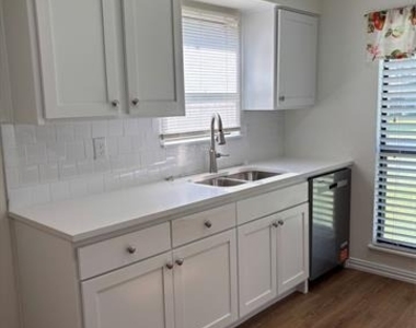 522 Woodhurst Drive - Photo Thumbnail 9