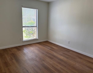 522 Woodhurst Drive - Photo Thumbnail 16