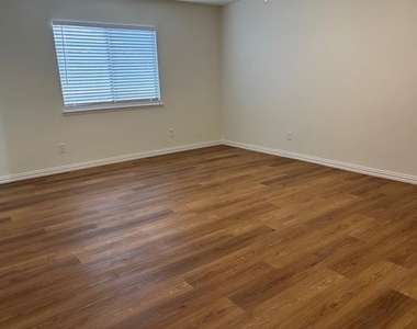 522 Woodhurst Drive - Photo Thumbnail 14