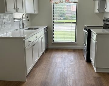 522 Woodhurst Drive - Photo Thumbnail 7