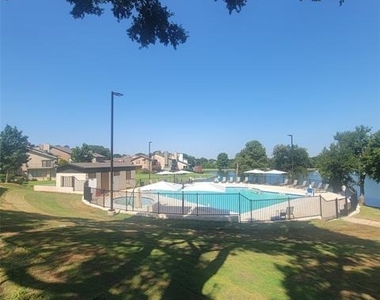 2908 Shady Lake Circle - Photo Thumbnail 16