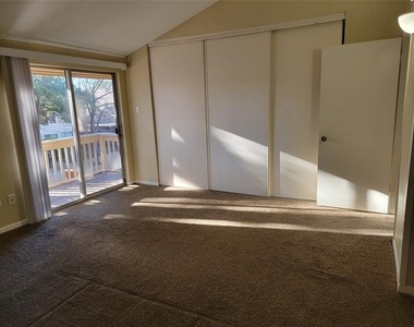 2908 Shady Lake Circle - Photo Thumbnail 9