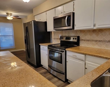 2908 Shady Lake Circle - Photo Thumbnail 4