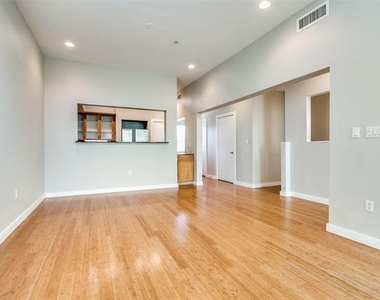 6923 Sumner Street - Photo Thumbnail 4