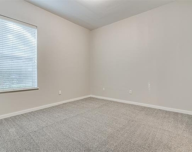 6923 Sumner Street - Photo Thumbnail 9
