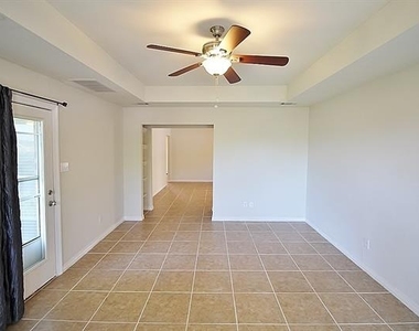 809 Foxwood Lane - Photo Thumbnail 13