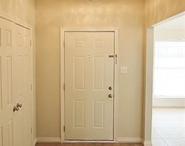809 Foxwood Lane - Photo Thumbnail 2