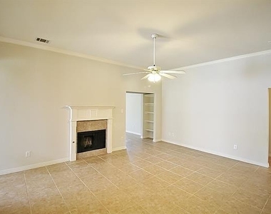 809 Foxwood Lane - Photo Thumbnail 10