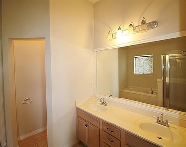 809 Foxwood Lane - Photo Thumbnail 16