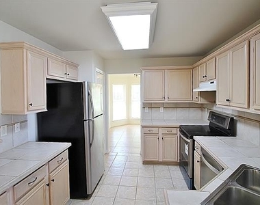 809 Foxwood Lane - Photo Thumbnail 6