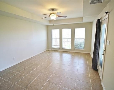 809 Foxwood Lane - Photo Thumbnail 11
