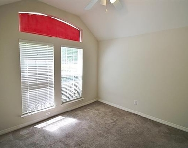 809 Foxwood Lane - Photo Thumbnail 21