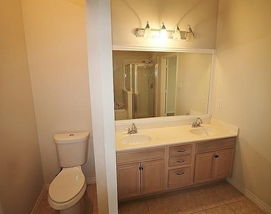 809 Foxwood Lane - Photo Thumbnail 18