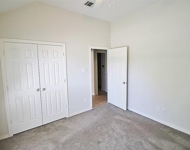 809 Foxwood Lane - Photo Thumbnail 20