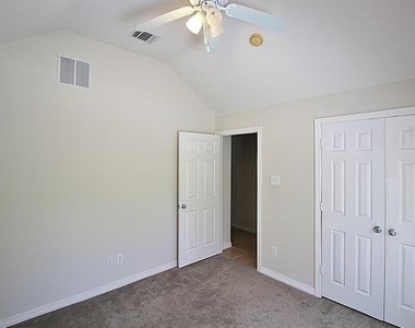 809 Foxwood Lane - Photo Thumbnail 22