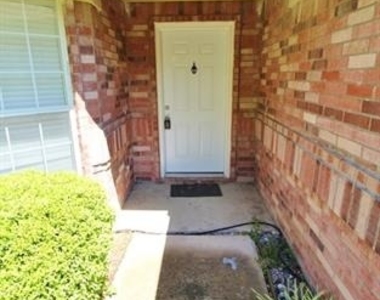 809 Foxwood Lane - Photo Thumbnail 1
