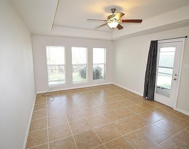 809 Foxwood Lane - Photo Thumbnail 12