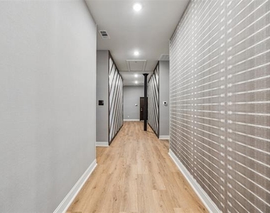 2010 Commerce Street - Photo Thumbnail 8