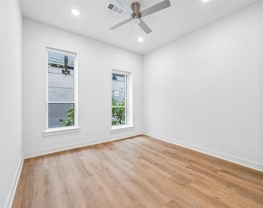 2010 Commerce Street - Photo Thumbnail 2