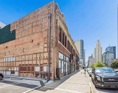 2010 Commerce Street - Photo Thumbnail 10