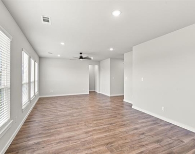 3844 Clovis Street - Photo Thumbnail 5