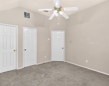 4325 Boca Raton Drive - Photo Thumbnail 15