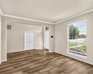 4325 Boca Raton Drive - Photo Thumbnail 9