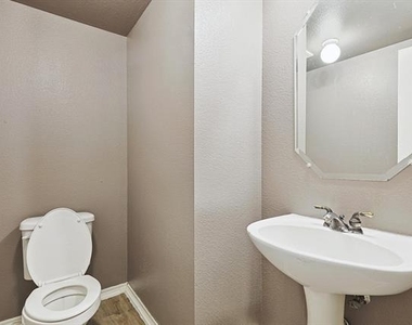 8837 Sunset Trace Drive - Photo Thumbnail 12