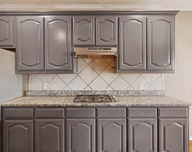 8837 Sunset Trace Drive - Photo Thumbnail 9