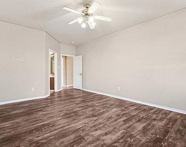 8837 Sunset Trace Drive - Photo Thumbnail 14