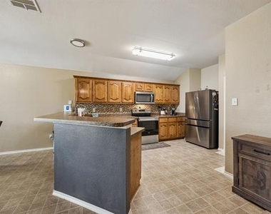 3216 Overstreet Lane - Photo Thumbnail 5