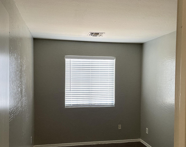 1429 S 15th Avenue - Photo Thumbnail 10