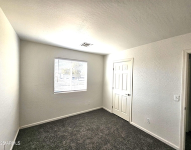 1429 S 15th Avenue - Photo Thumbnail 6