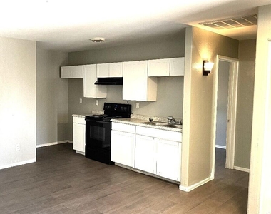 1429 S 15th Avenue - Photo Thumbnail 1