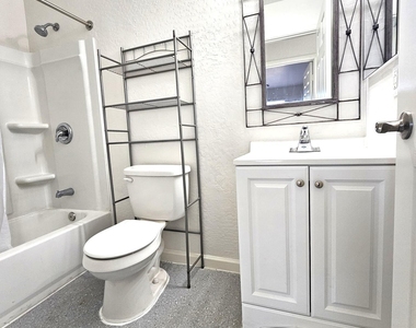 1429 S 15th Avenue - Photo Thumbnail 3