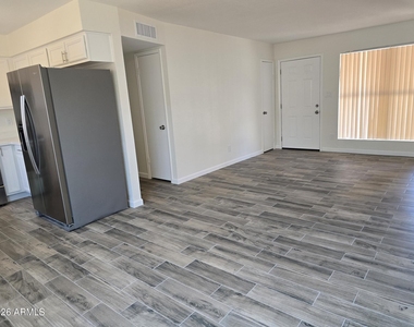 715 N Arrowhead Drive - Photo Thumbnail 6