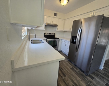 715 N Arrowhead Drive - Photo Thumbnail 8