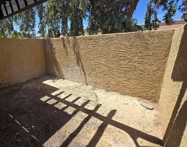 715 N Arrowhead Drive - Photo Thumbnail 3